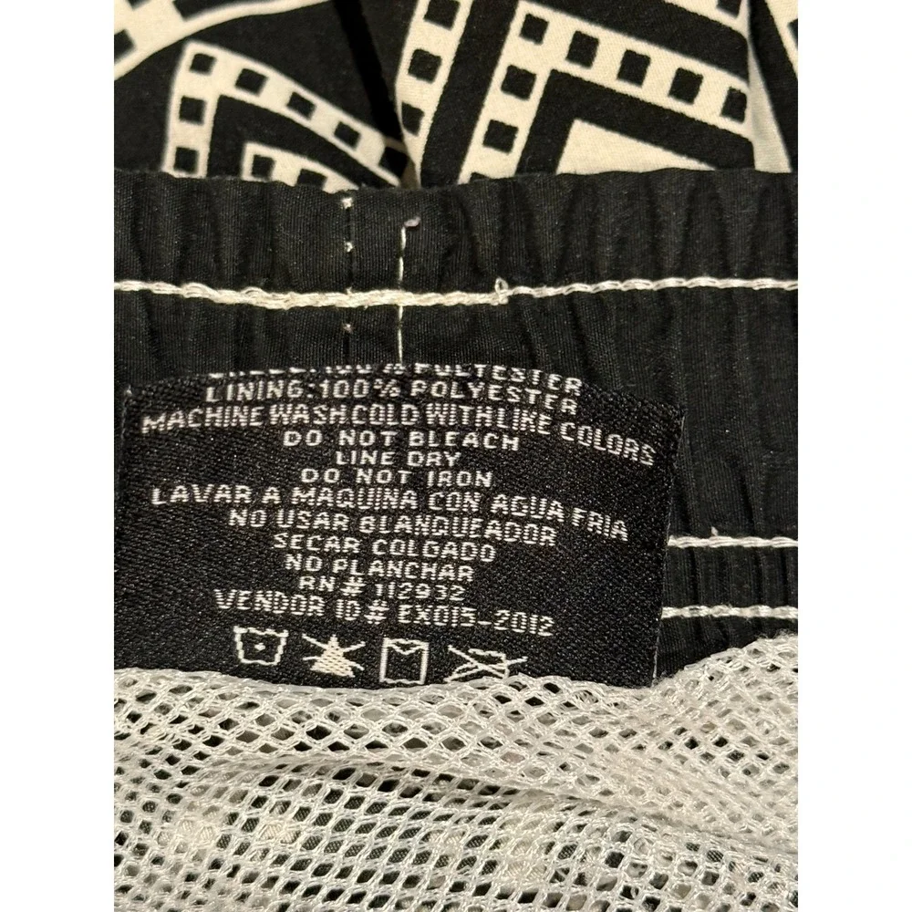Pacific Surf by Exist Mens Black White Geometric Tribal Swim Trunks Small‎